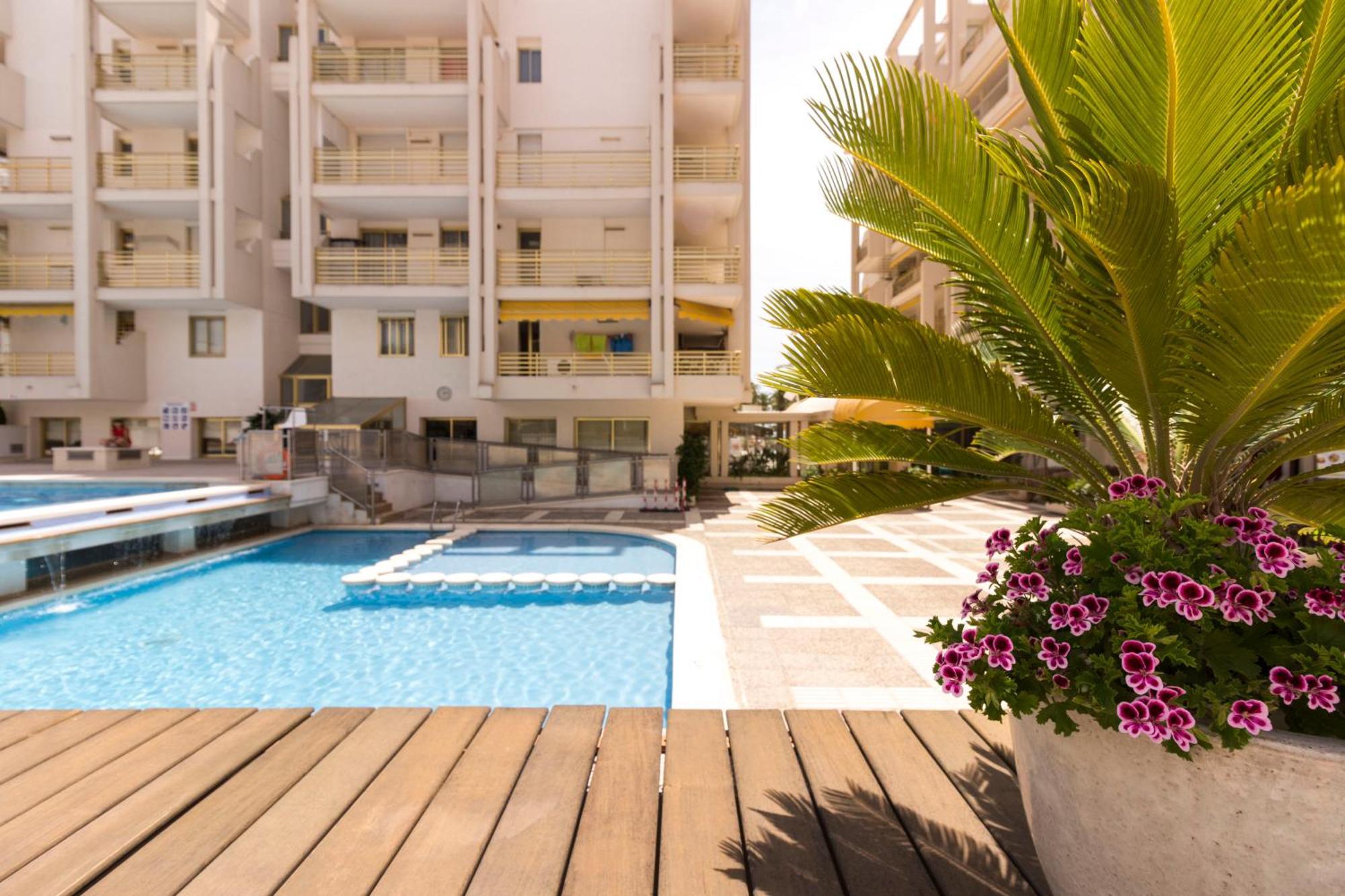 Novelty I Arysal 2 Daire Salou Dış mekan fotoğraf